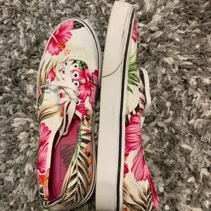Vans Shoes - Floral Vans Vans Shoes - Floral Vans
